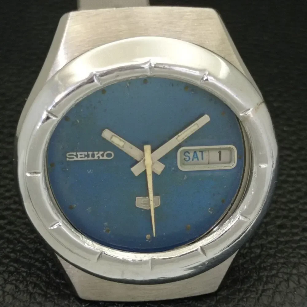 Vintage 1978 Seiko Automatic Mens Silver Watch W/daydate & Blue accents